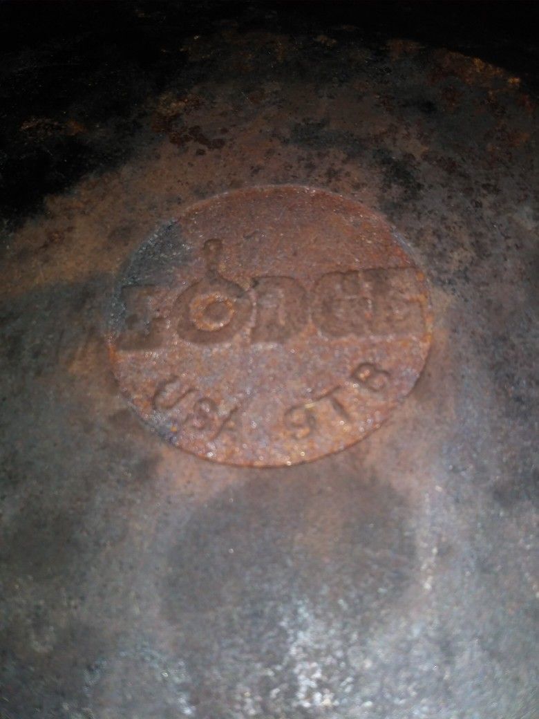 Lodge Cast Iron 10" Skillet