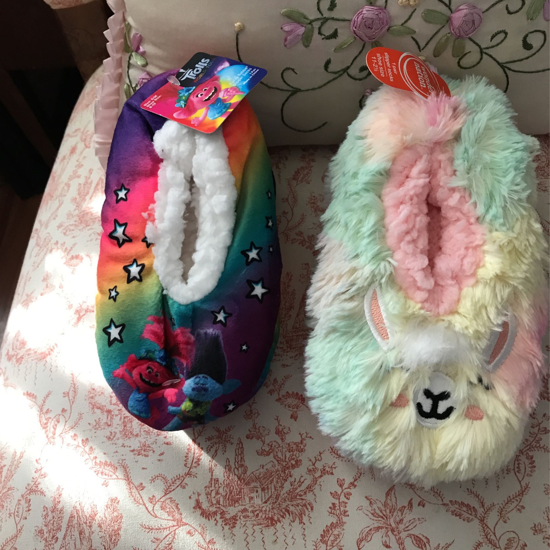 New Girls Slippers Trolls And Wonder Nation Sizes Small 8-13 And 11-21/2