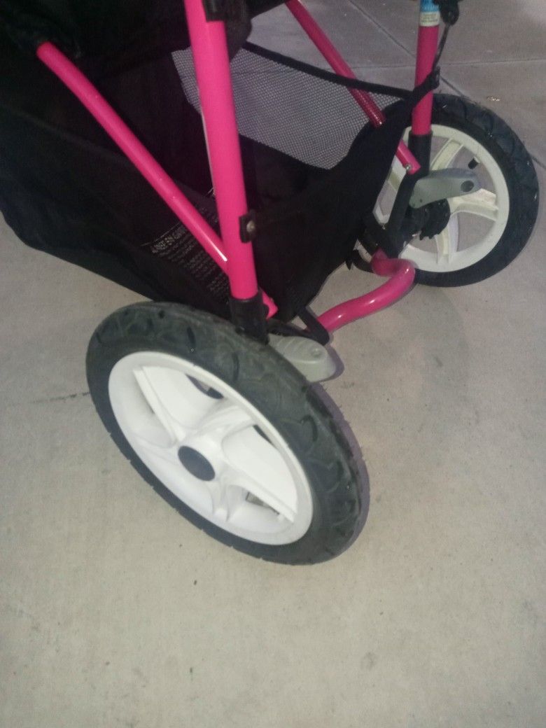 Hello Kitty 3 Wheel Stroller