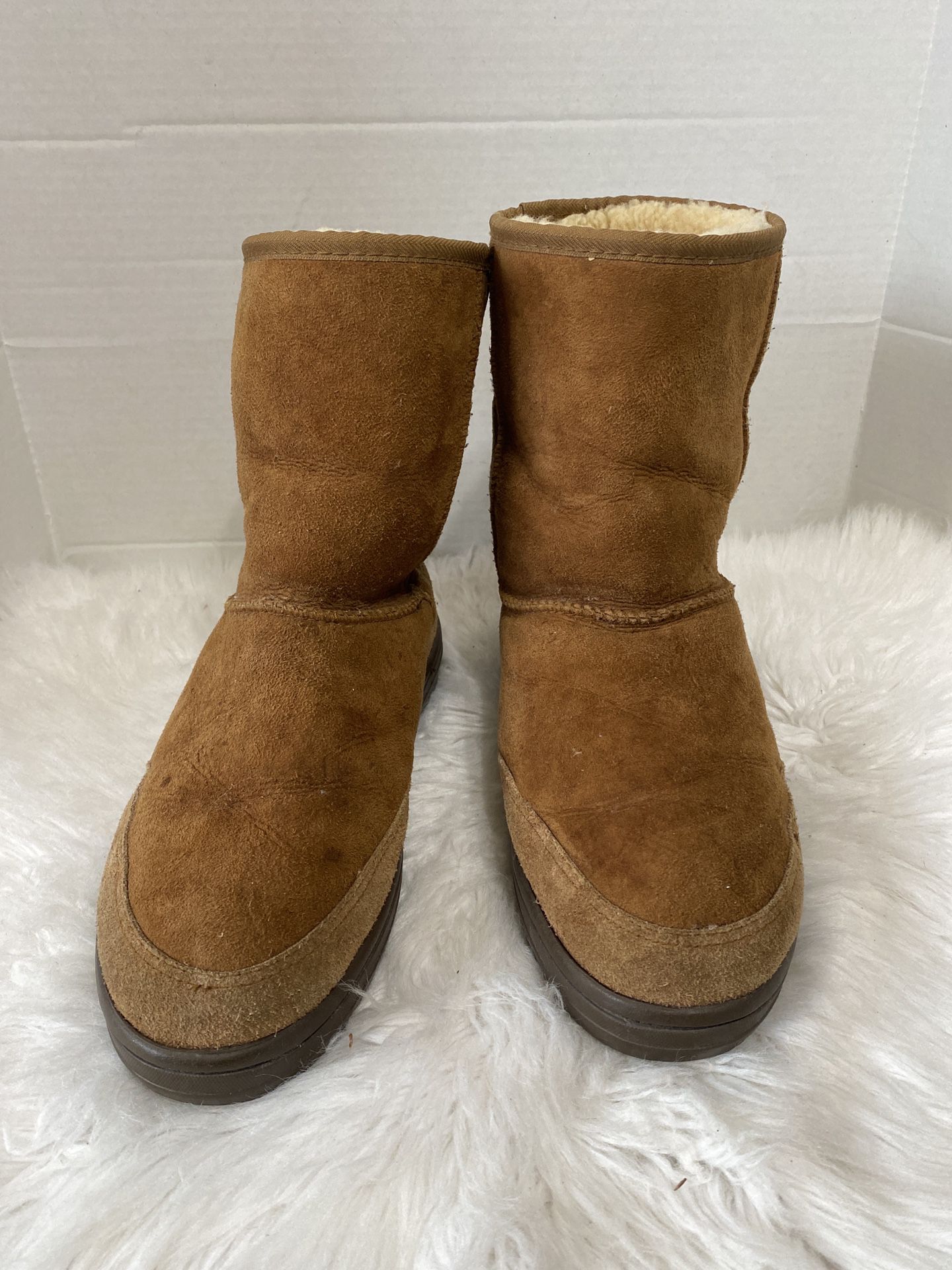 UGG Australia Men's Short Boots 5220 Chestnut Brown with Sheepskin Size 9 US