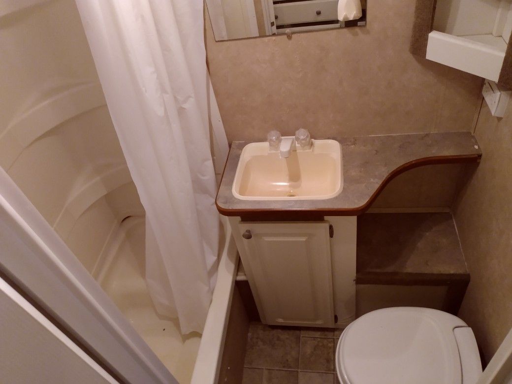 2006 Gulfstream By Gulfbreeze 28ft With Slide Out In Great Condition