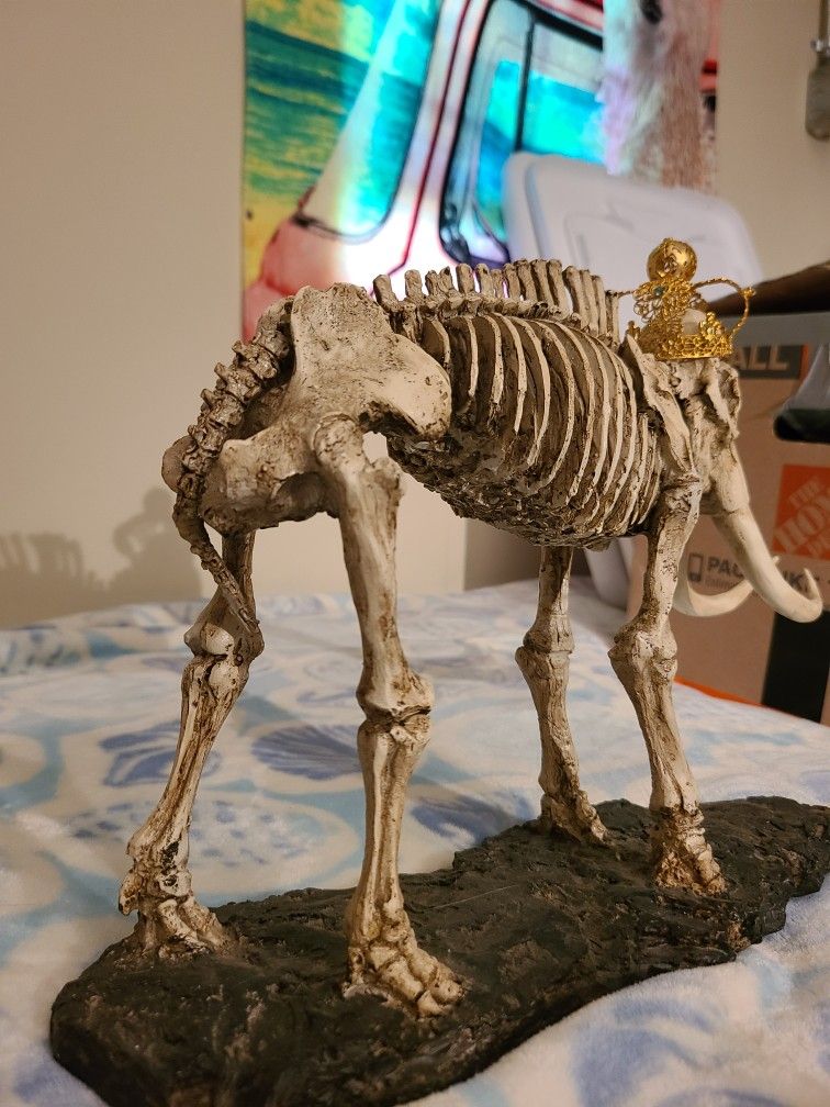 Mammoth Skeleton Statue Decor
