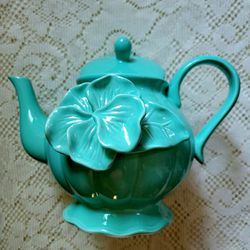 Small Tea Pot.   Thumbnail