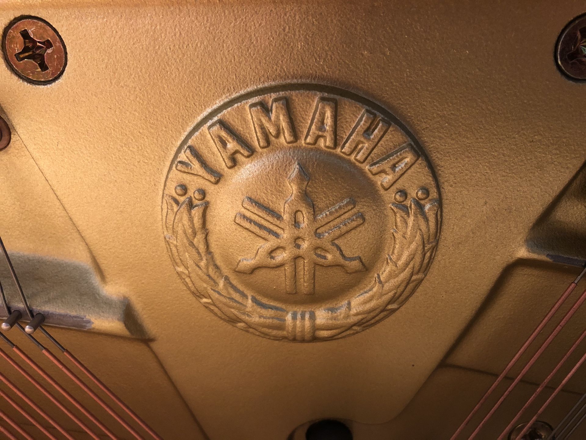 Yamaha M450 upright piano