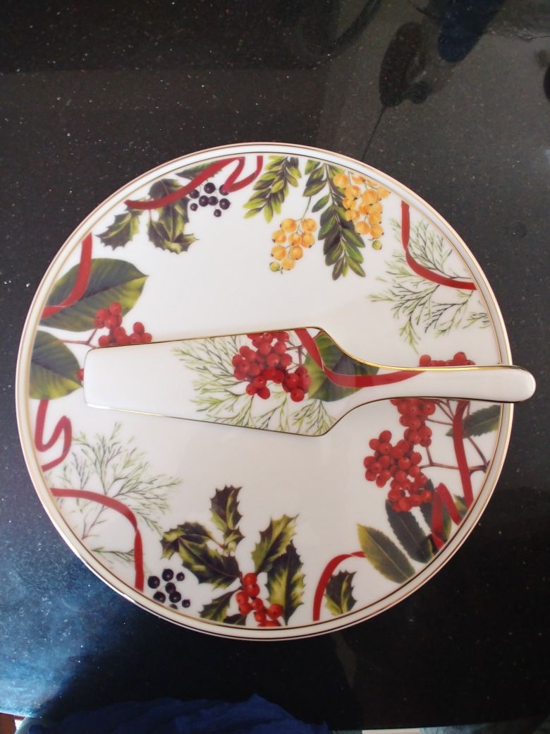Christmas themed Golded detailed porcelain cake stand with matching cutter.
