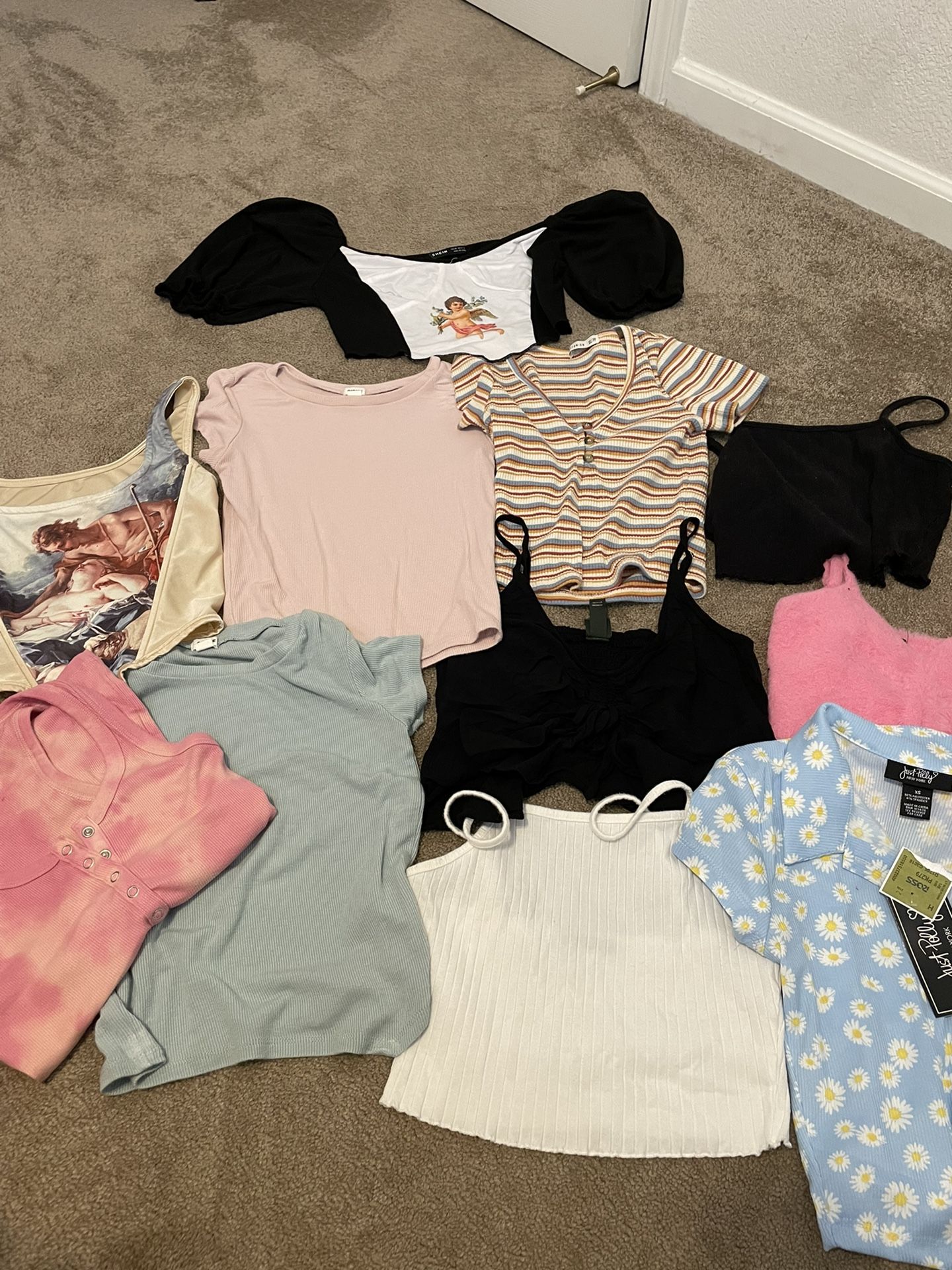 11 women’s extra small tanks and crop tops