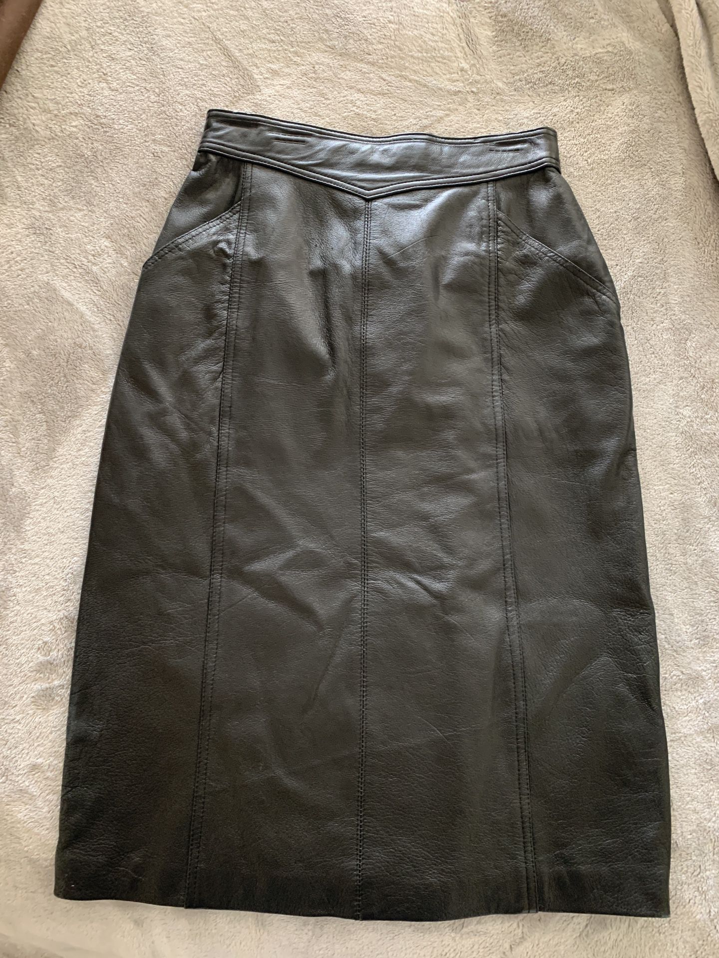 Black Leather Pencil Skirt—size 6