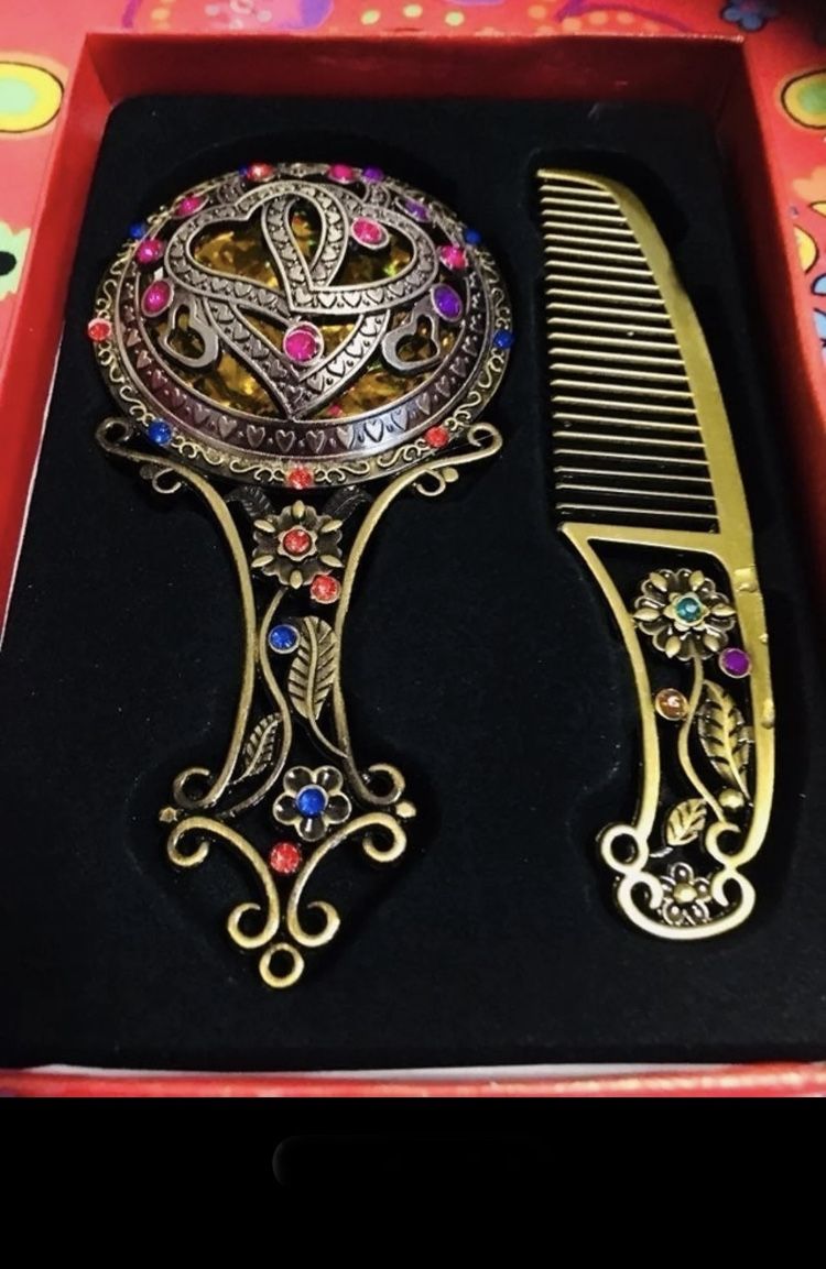 Vintage Style Hair Comb and Mirror