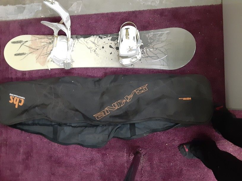 SNOWBOARD
