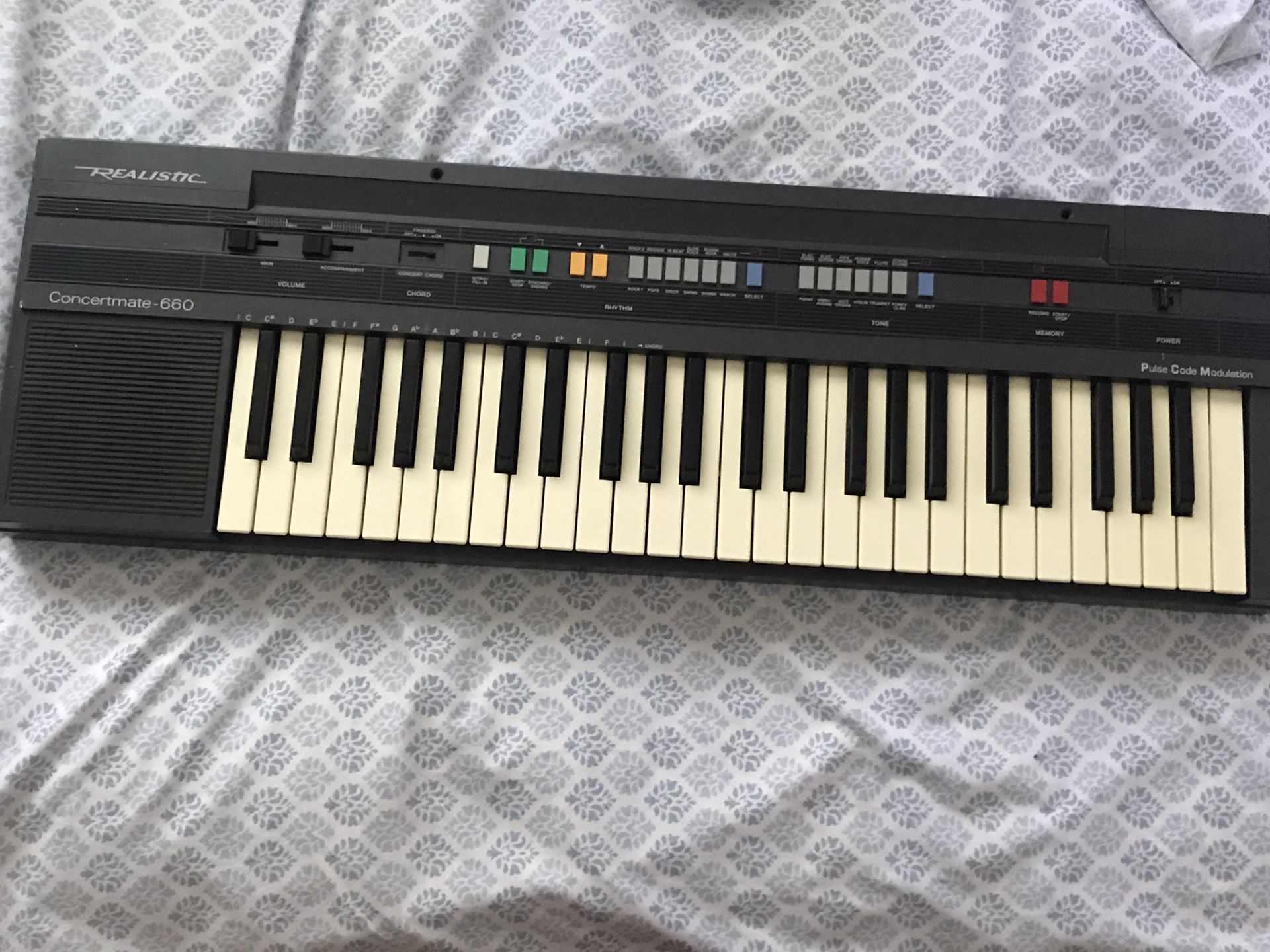Realistic piano keyboard