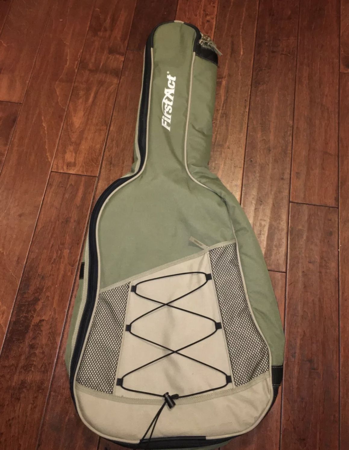 FIRST ACT Soft Guitar Bag, Backpack with Shoulder Straps, Green Tan (Very good condition)