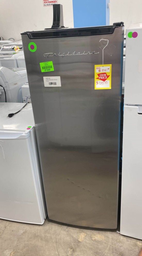 FRIGIDAIRE EFRF694 6.5 cu. ft. Upright Freezer for Sale in Ontario, CA