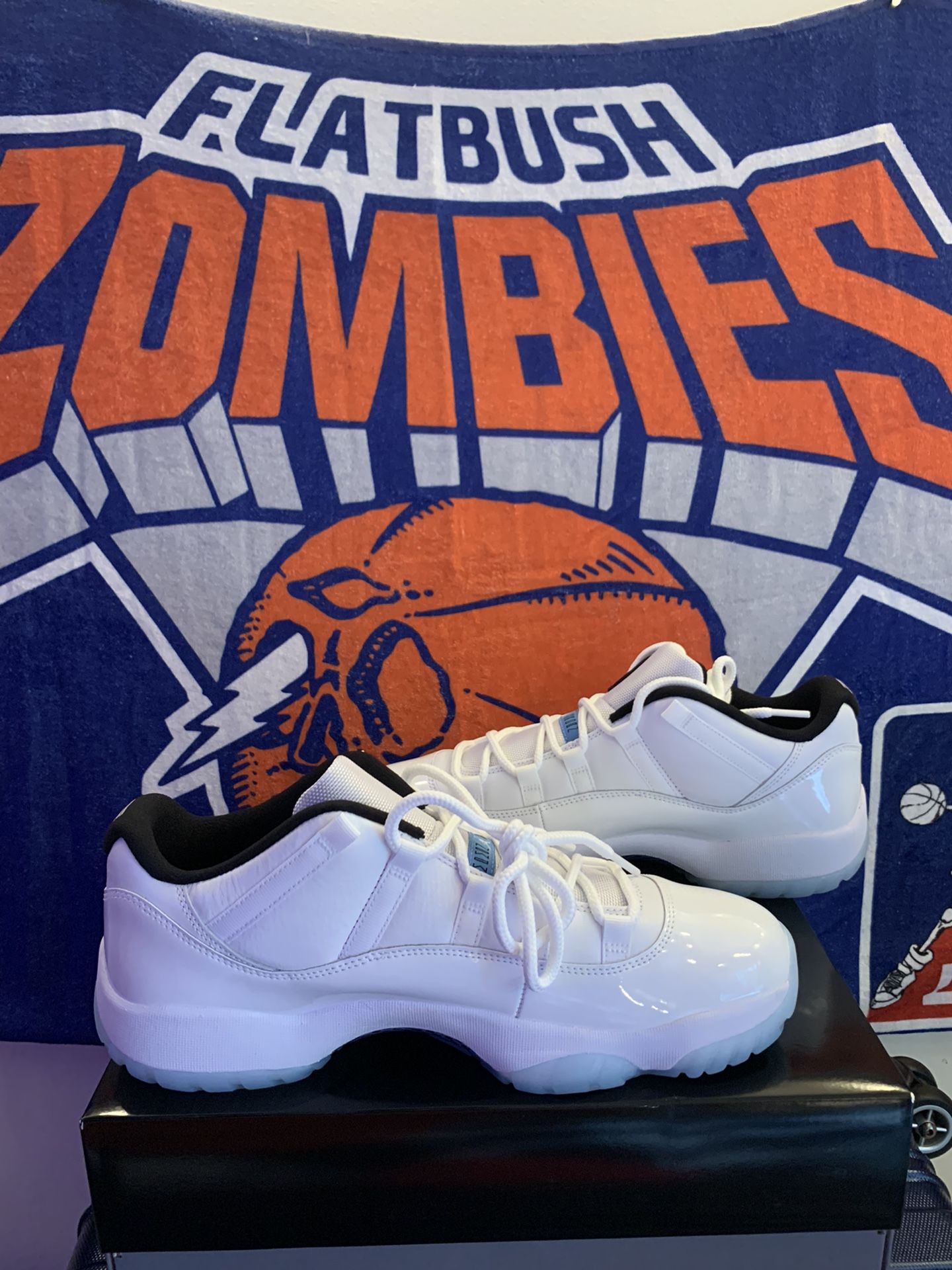 Jordan 11 Low Legend Blue DS