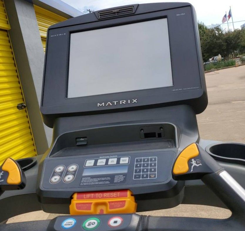 yu/Matrix T7XE Treadmill