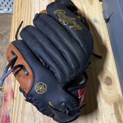 Rawlings Youth Size Left Hand Glove For Right Handed Players Thumbnail