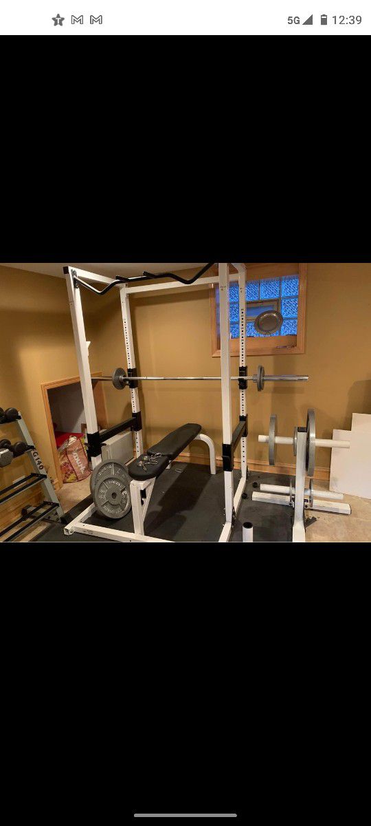 POWERHOUSE SQUATRACK W 300LB OLYMPIC WEIGHT SET BAR & TREE ( LIKE NEW & DELIVERY AVAILABLE TODAY)