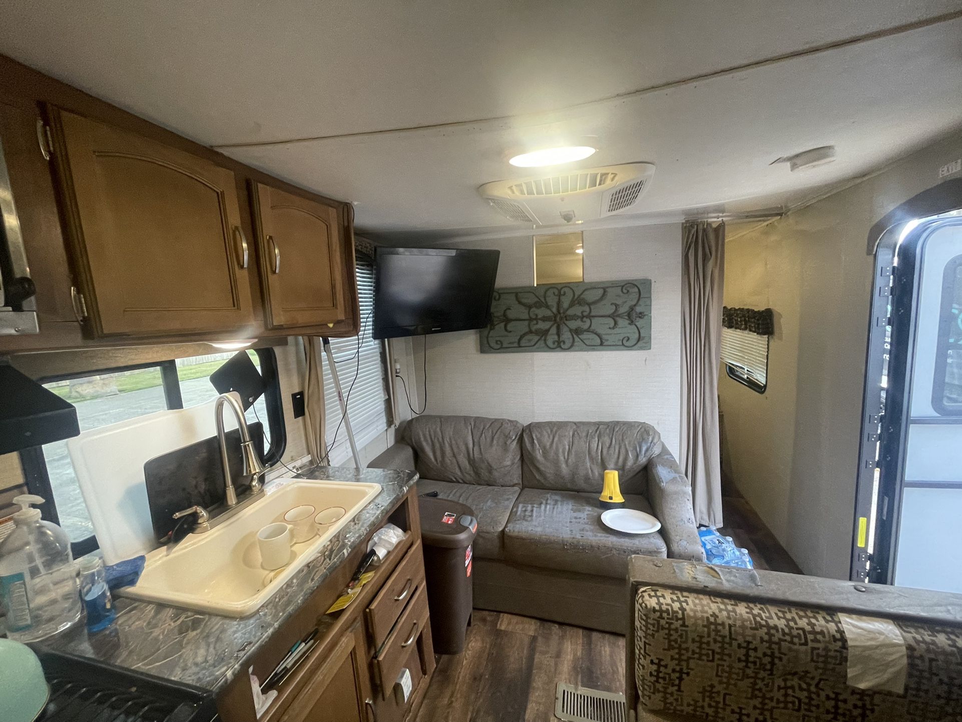 RV Summer land 2016 Good Condition Sleep 5 +, Full Kitchen Bathroom And Bedrooms