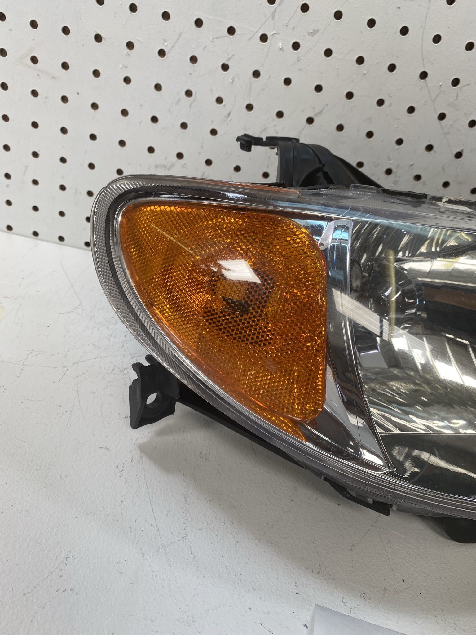 2001 2002 2003 MAZDA PROTEGE RIGHT SIDE HEADLIHT OEM