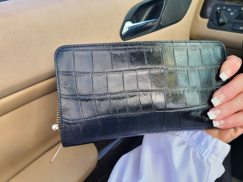 LIKE NEW MICHAEL KORS WALLET $40