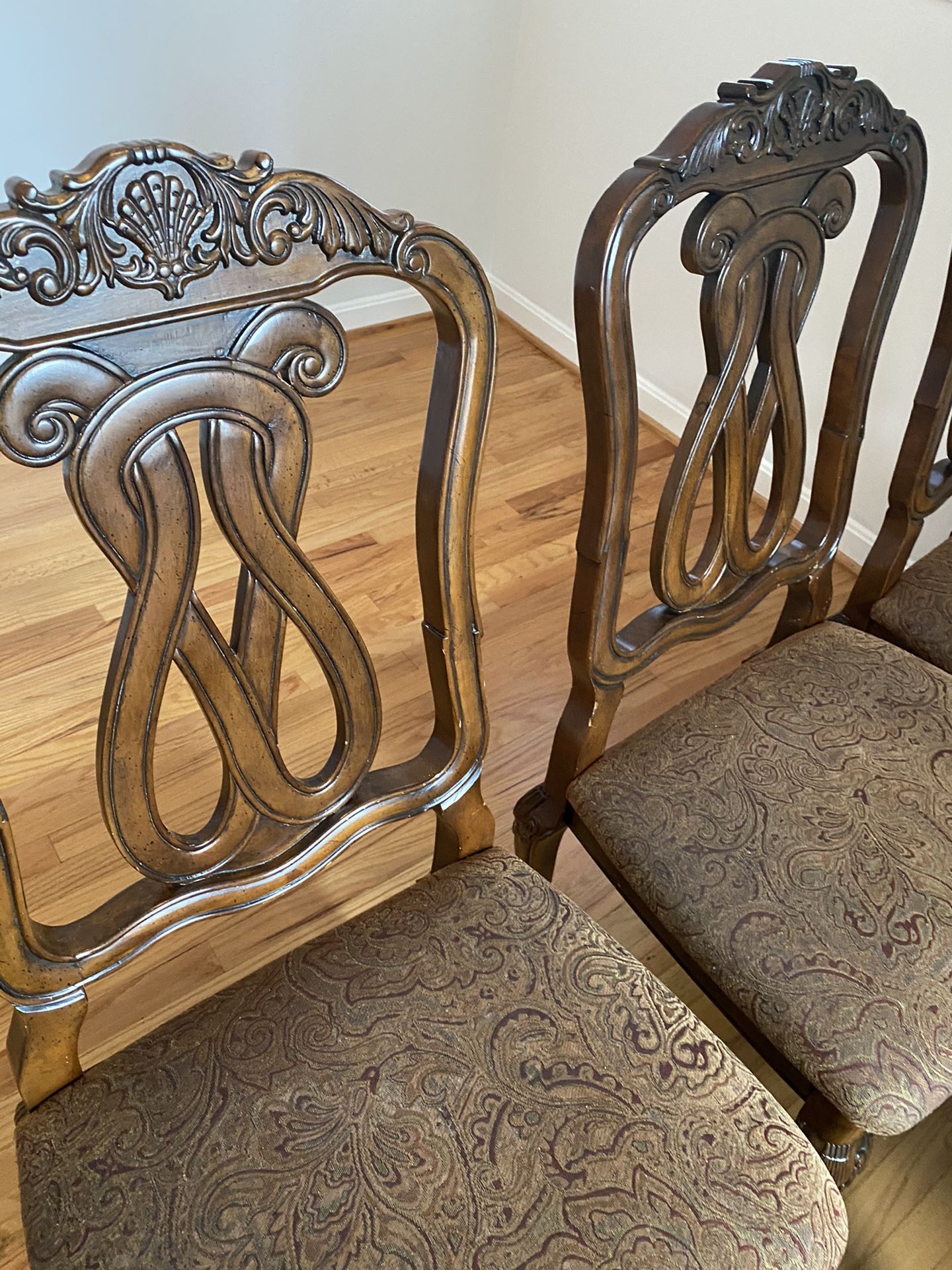 Dinning table with 6 chairs