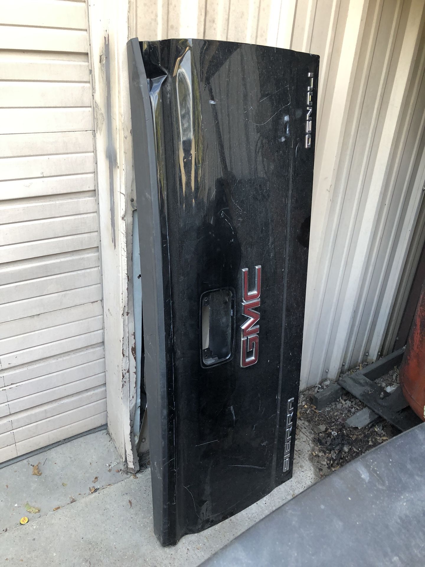 2014 -2018 GMC SIERRA DENALI TAILGATE OEM