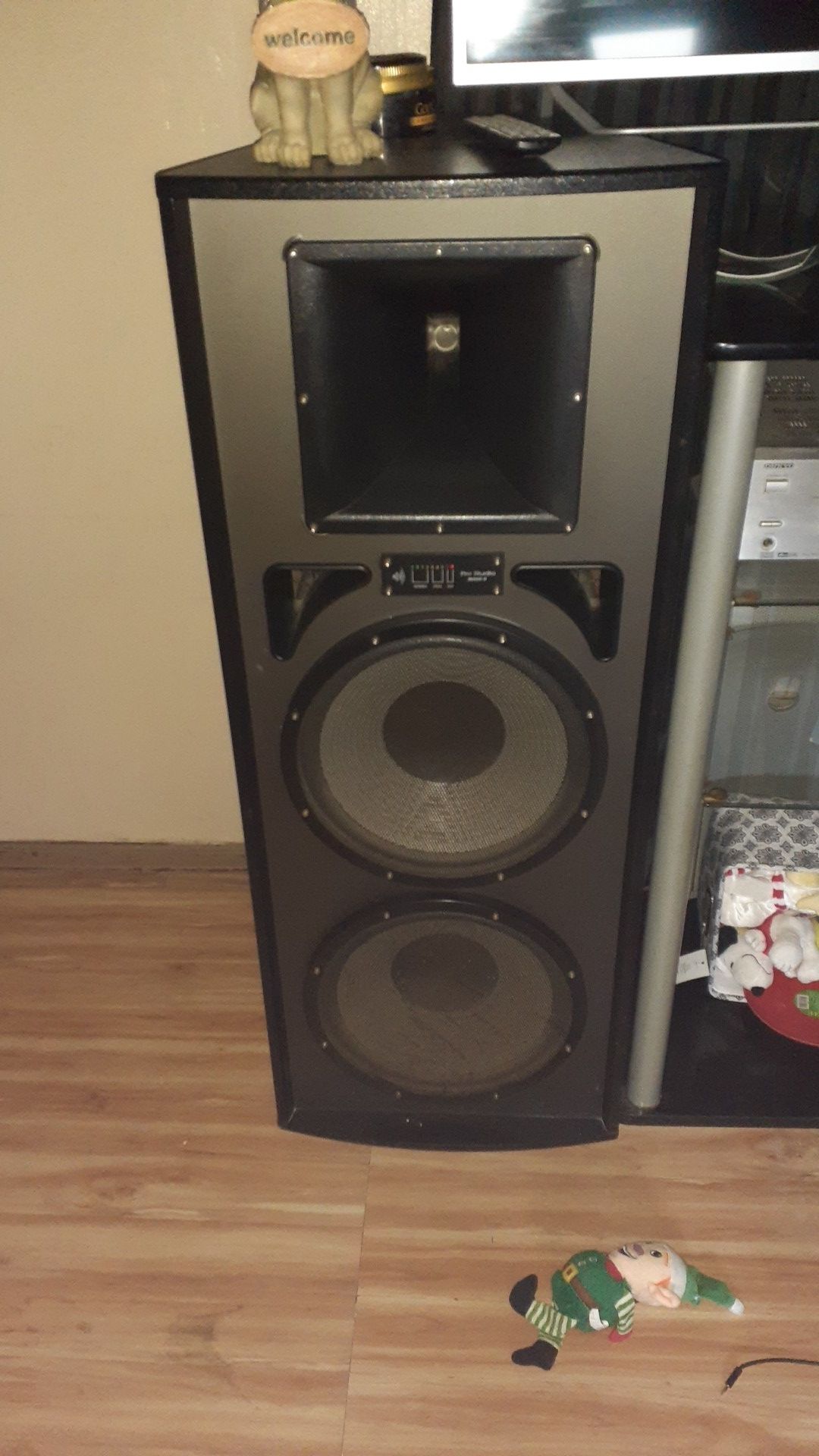 Like new onkyo stereo system and speakers and glass shelf