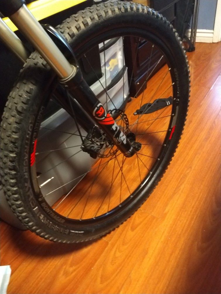 Trek Fuel Ex 8 29 2 Axle Full Suspension Mountain Bike