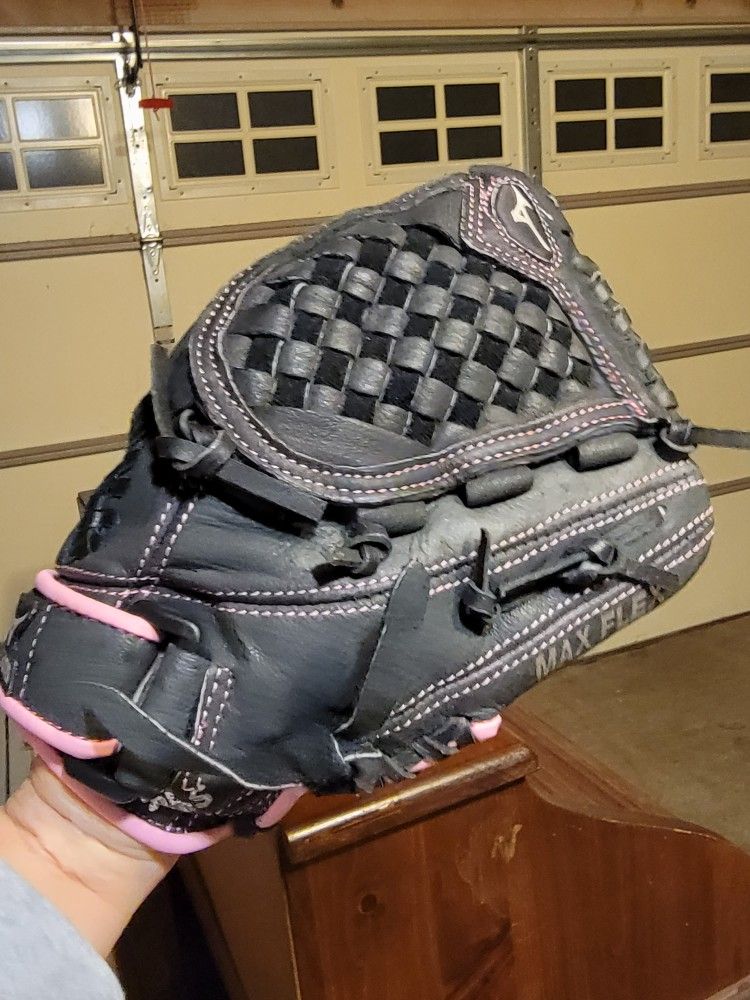 Girls Softball Glove