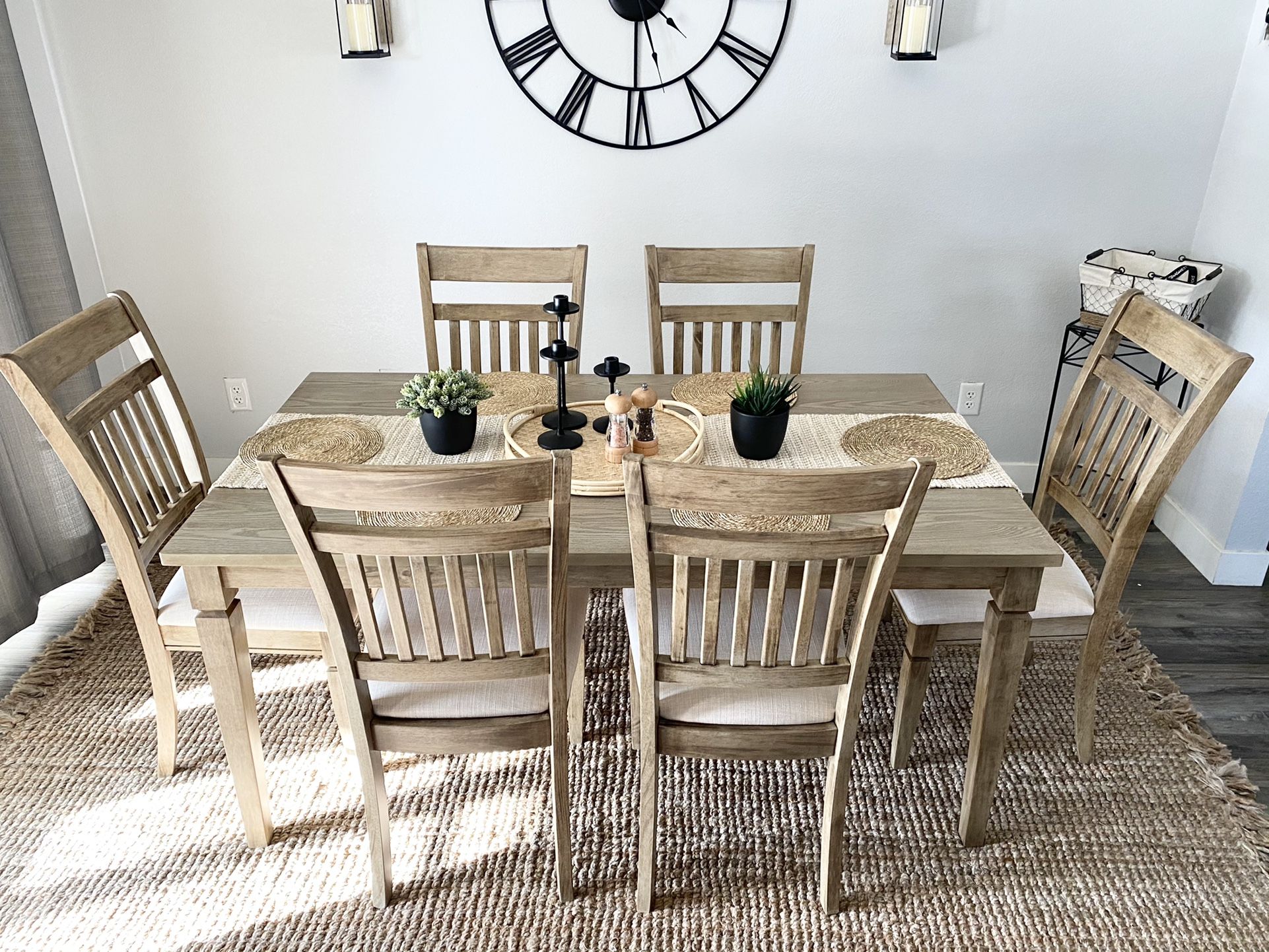 New 7 Pieces Dining Set