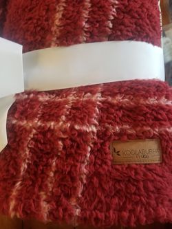 New Koolaburra by Ugg plush throw blanket and matching pillow Christmas gift red plaid Thumbnail