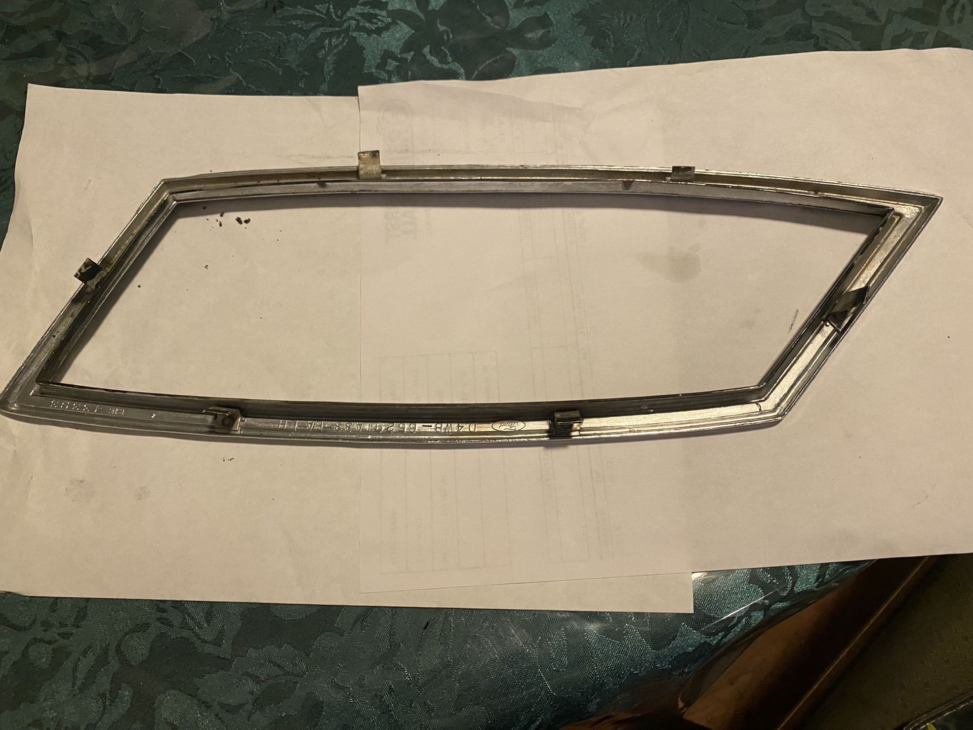 1974-76 Mercury Cougar Quarter glass with one trim