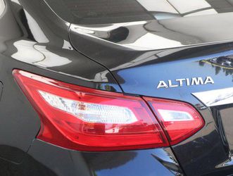 2017 Nissan Altima Thumbnail