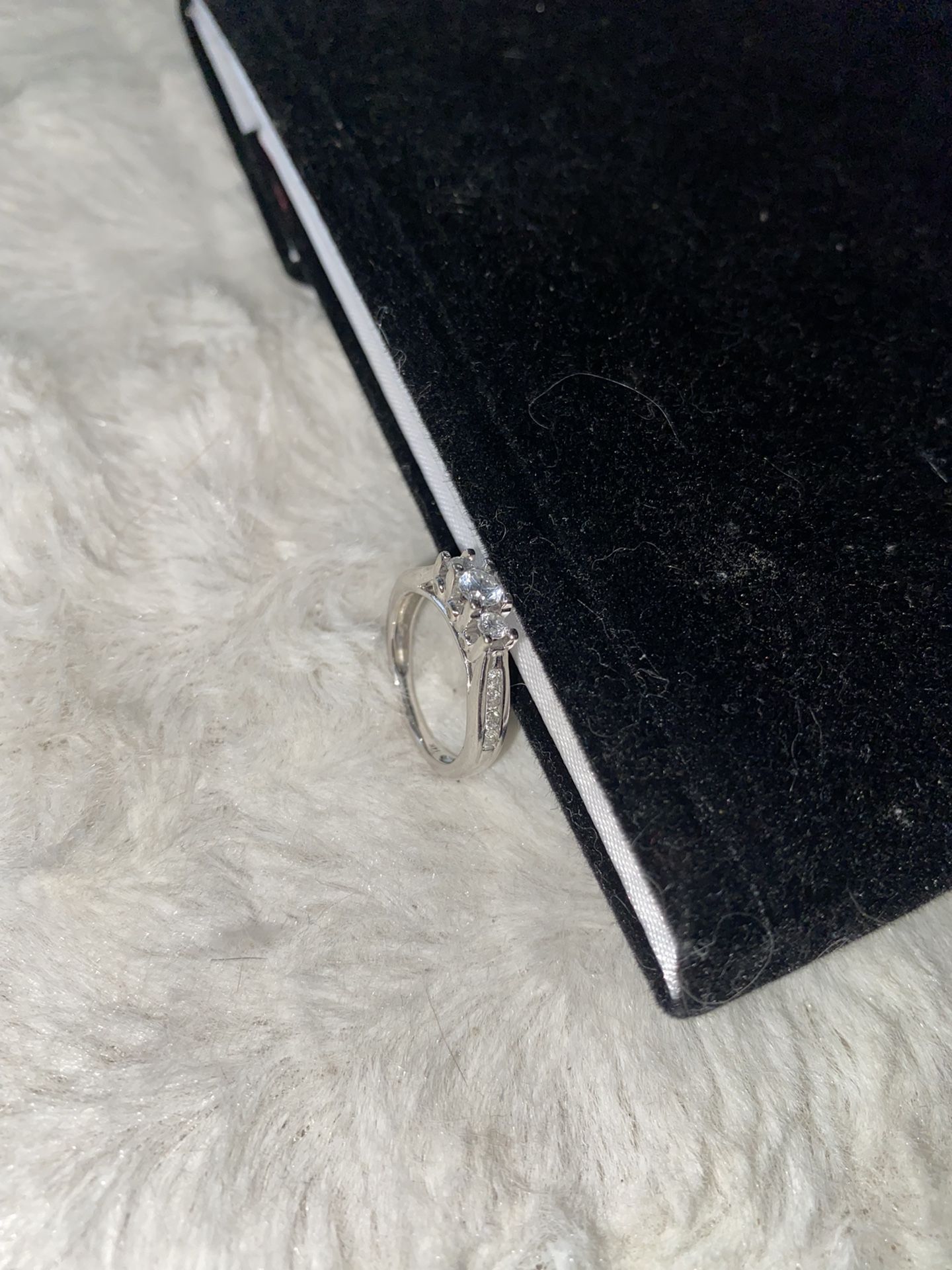 2.6 gram of white gold .46 karot diamond