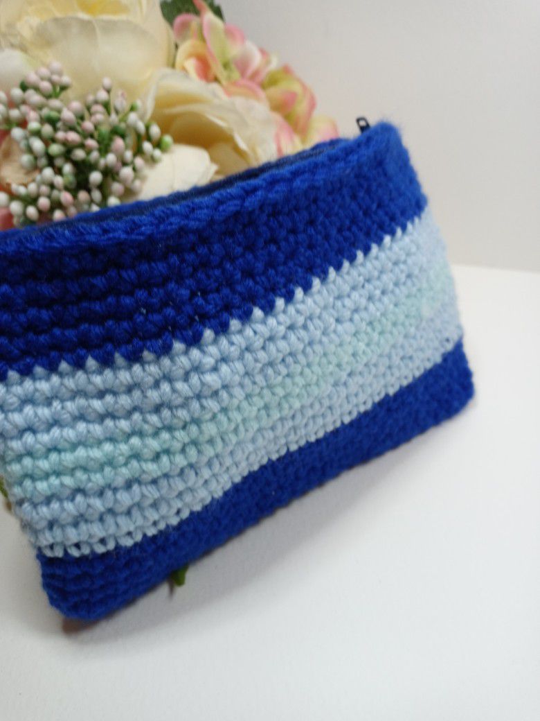 Navy blue amigurumi coin bag. handmade coin purse. crochet zippered coin bag. handmade cosmetic bag. girl zip pouch. Bolsa monedero