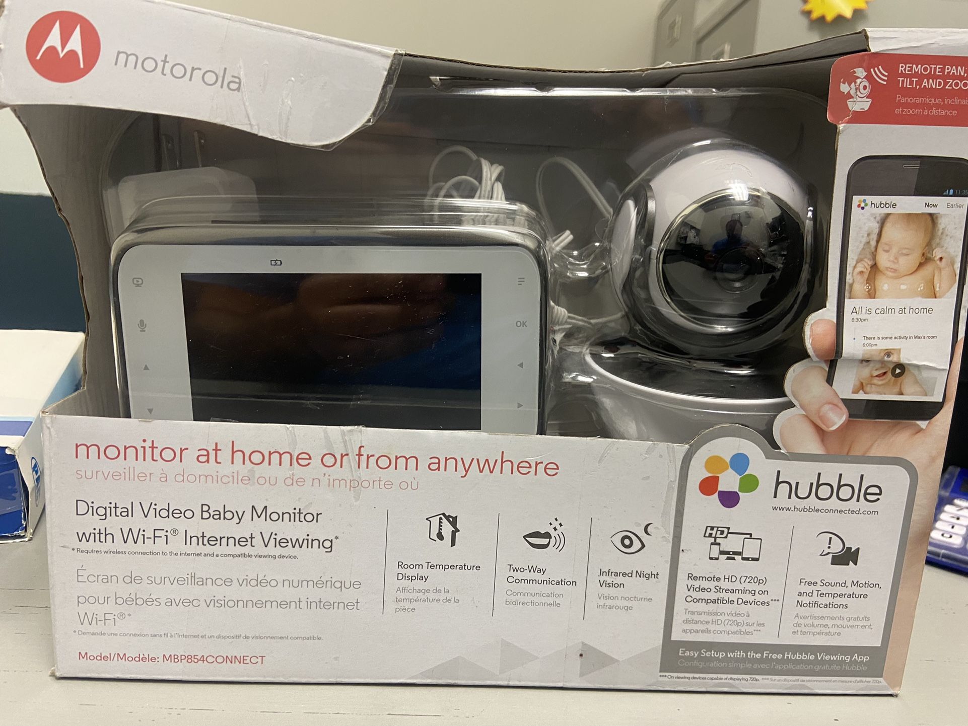 Motorola MBP854CONNECT Dual Mode Baby Monitor with 4.3-Inch LCD Parent Monitor and Wi-Fi Internet Viewing