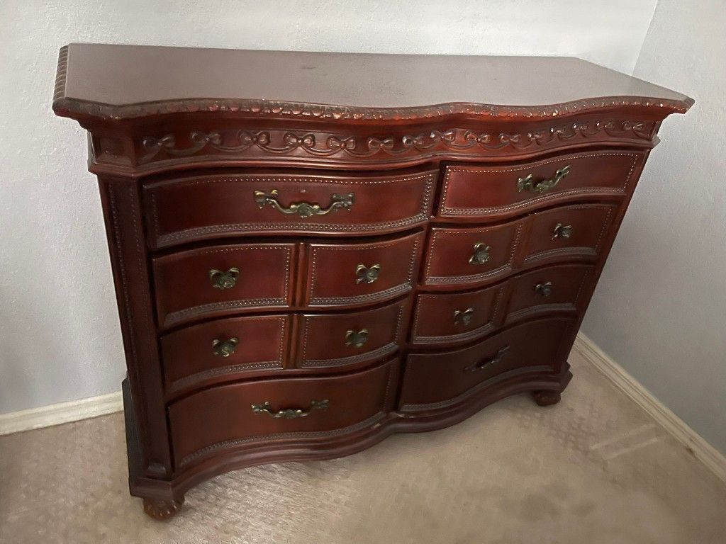 Queen Size Bed & Dresser