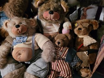 Huge Lot Of Teddy Bears  Thumbnail