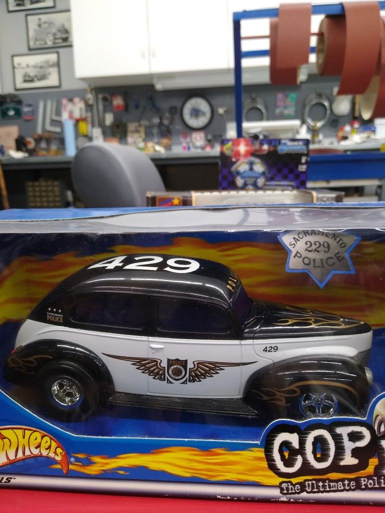 Diecast. '40 Ford Tudor Sedan Police Car