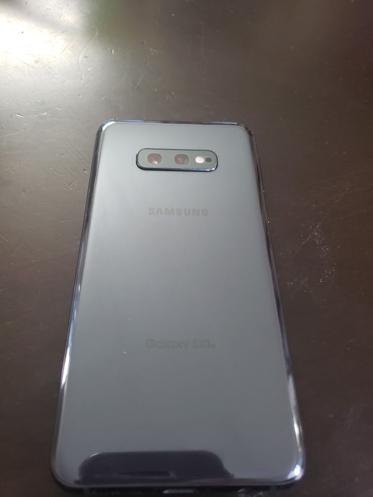 Samsung Galaxy s10 e phone