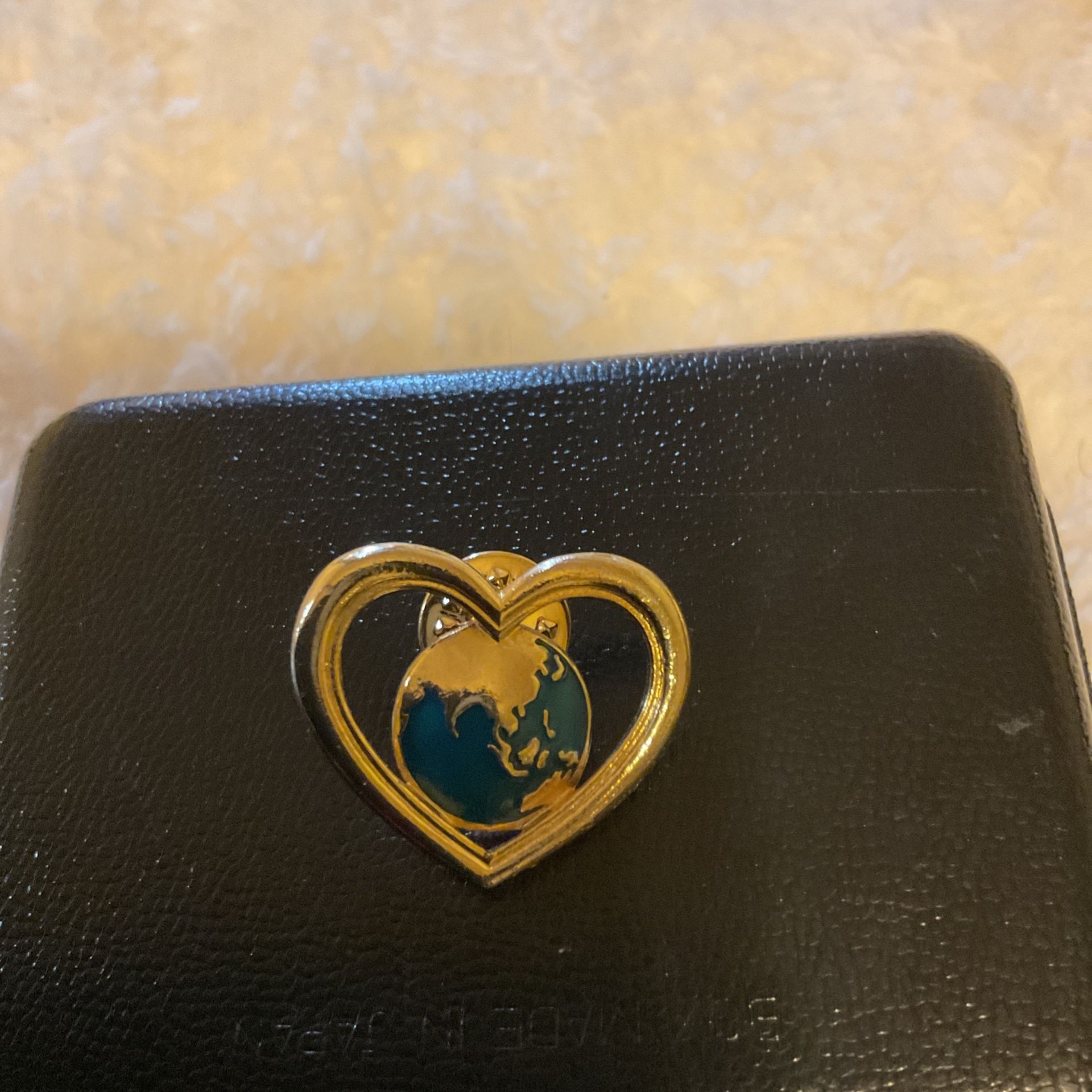 Vintage Gold Heart Pin/brooch (Avon )