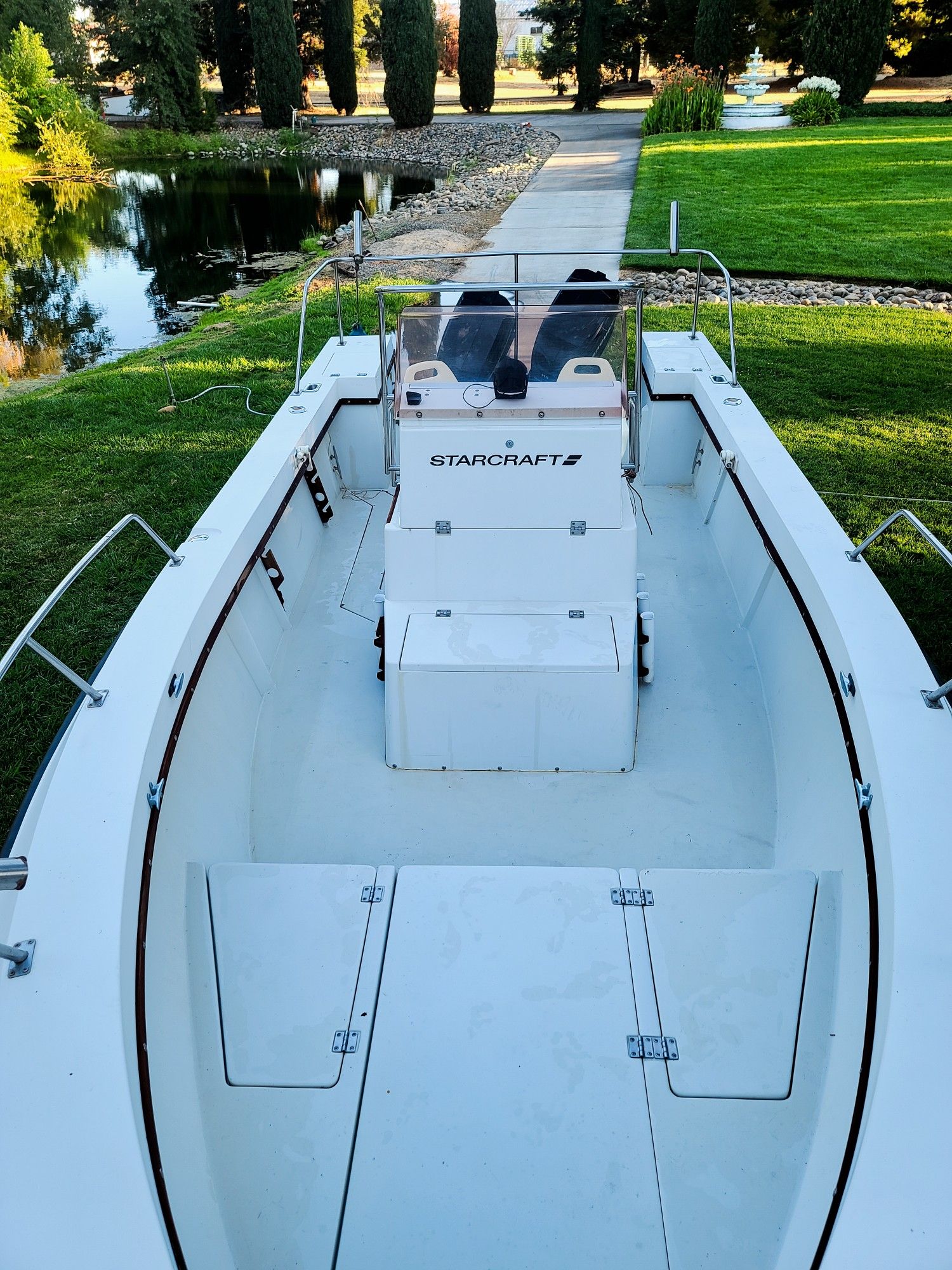 BLUEWATER 210 CENTER CONSOLE BOAT W/ 2 MERCURY 115 OUTBOARDS