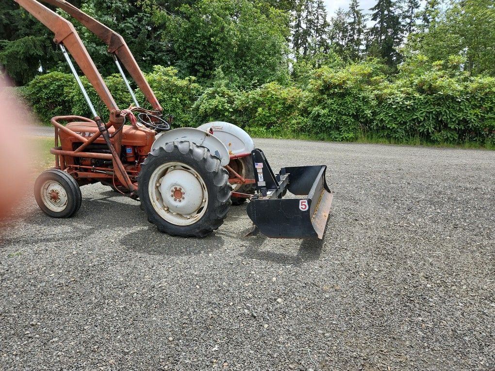 Ford 601 workmaster Tractor