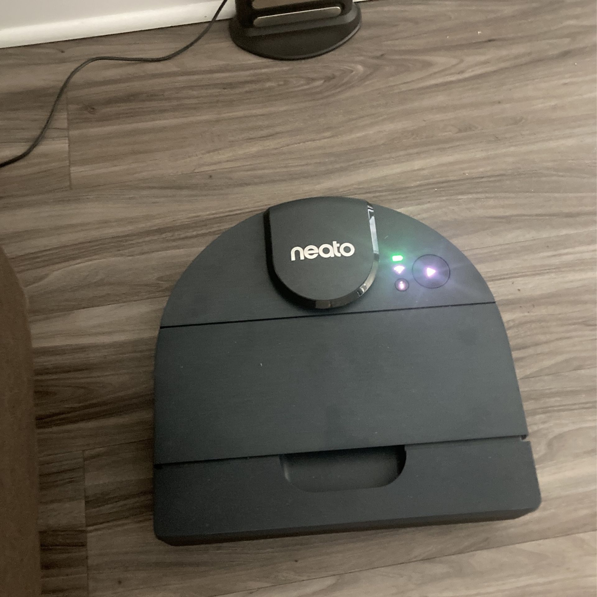 Neato D8 Intelligent Robot Vacuum