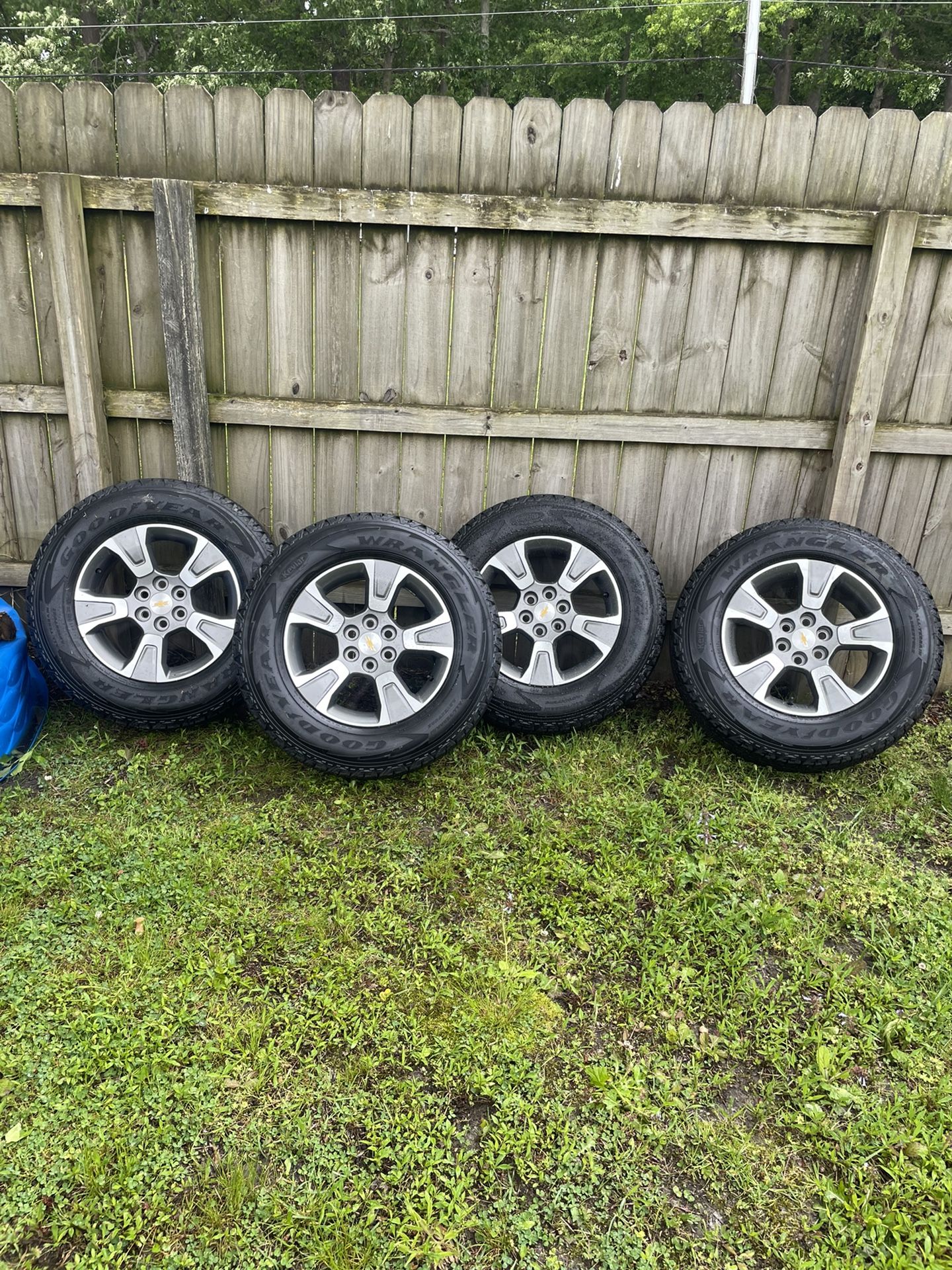 Brand New Rims and Tire Coming Off A 2017 Chevrolet Z71 Colorado