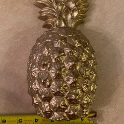 Decorative beautiful gold Leaf metal pineapples Thumbnail