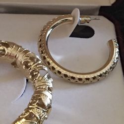 Worthington gold tone brooch and hoop earring set Thumbnail