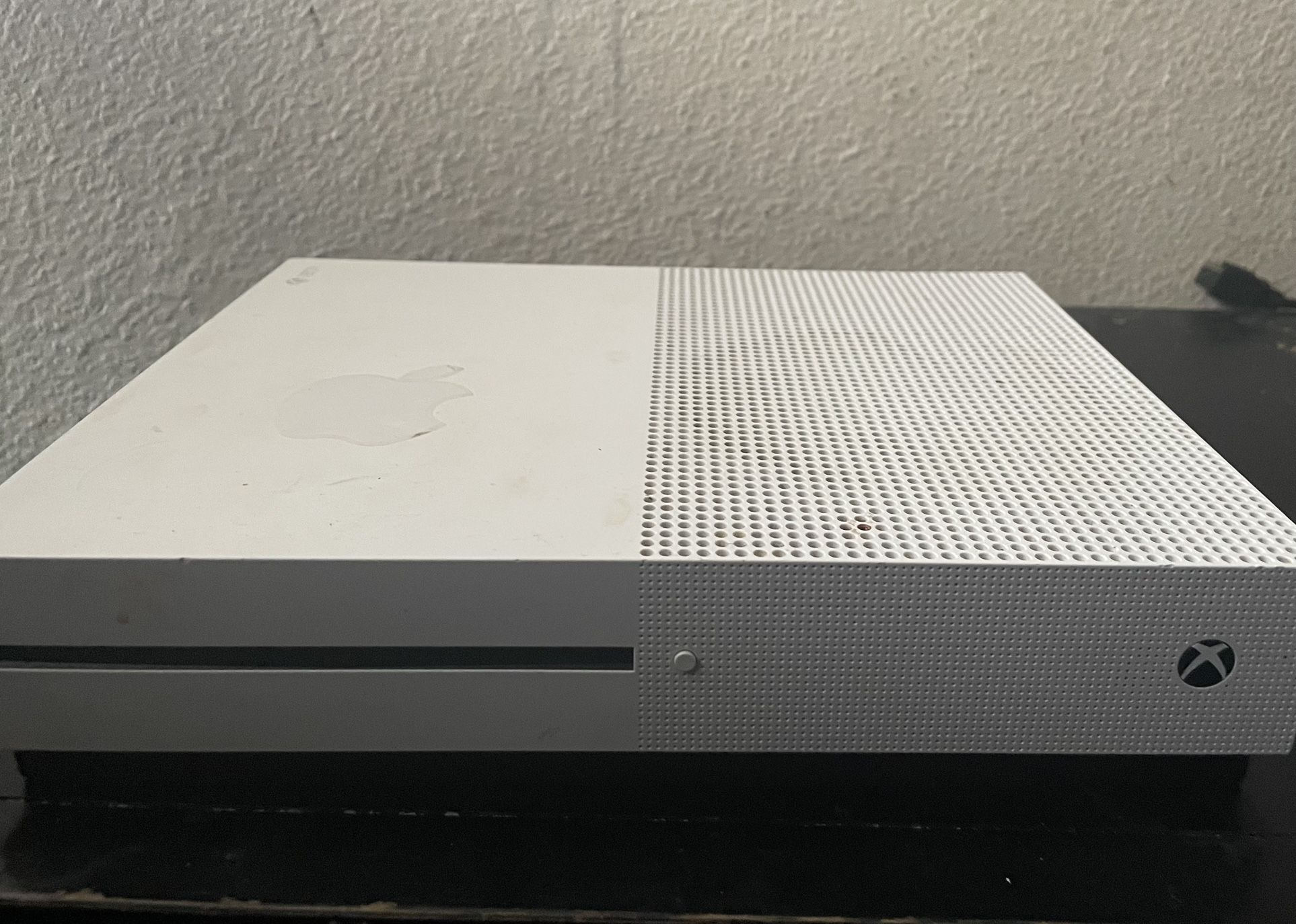 Used xbox one s (no problems) 