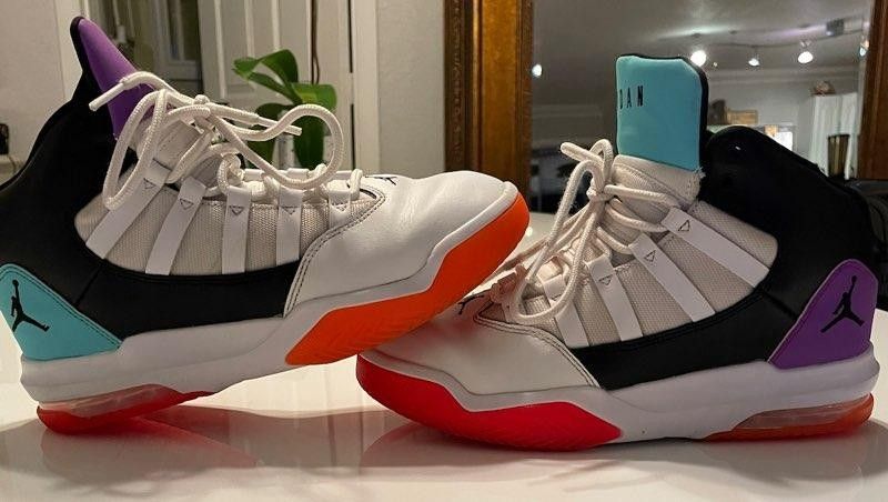 Nike Air Jordan Max Aura (GS) Kids Size 5.5 for Sale in Fort ... صبغة لون كستنائي Nike Air Jordan Max Aura (GS) Kids Size 5.5 for Sale in Fort ... صبغة لون كستنائي