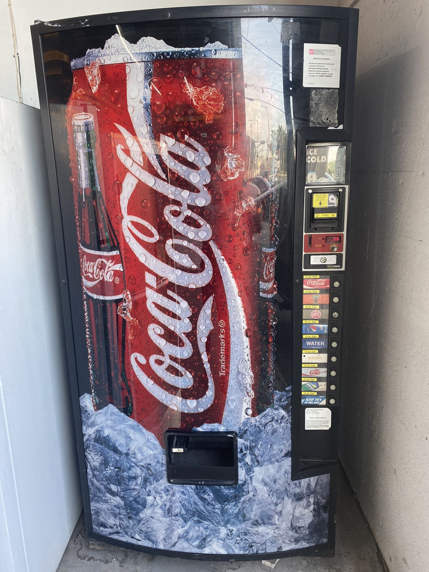 FREE VENDING MACHINE + COMMISSION FOR YOUR BUSINESS for Sale in Miami