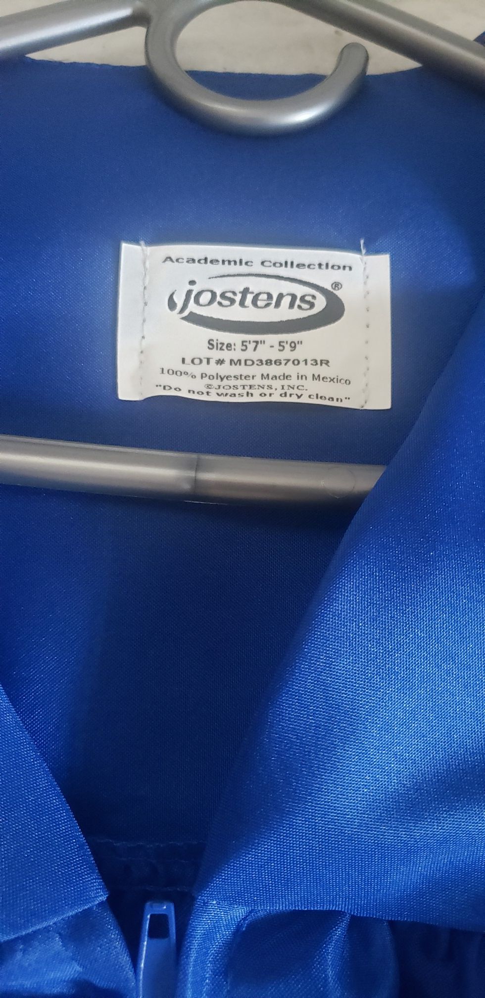 3 Graduation gown